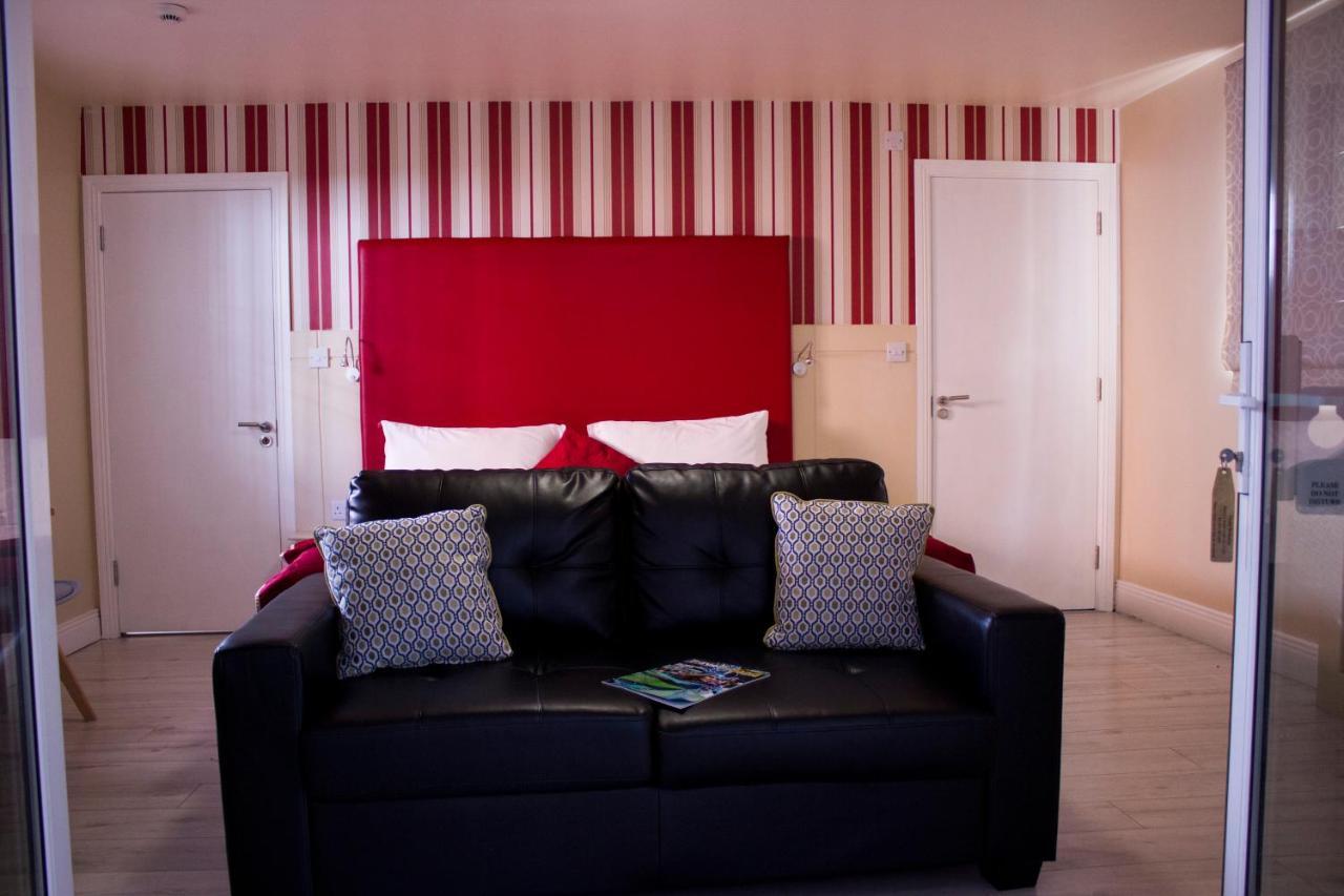 קוב Bella Vista Hotel & Self Catering Suites מראה חיצוני תמונה